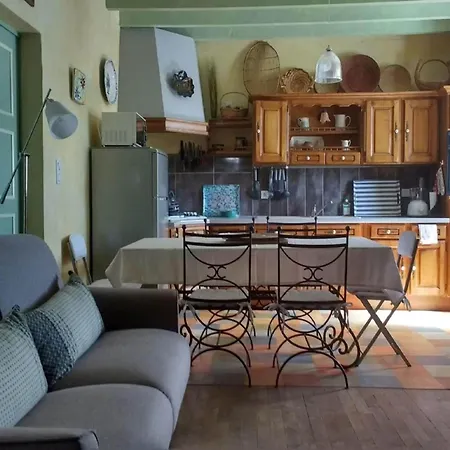 Semesterbostad In Auvergne Near Puy Mary